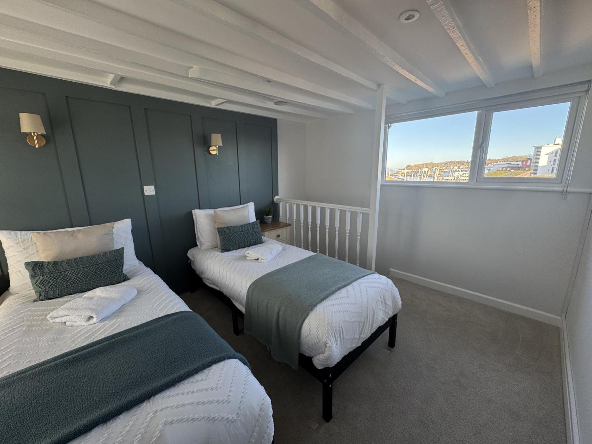 Driftwood House - Luxury Dog-Friendly Townhouse In Cowes, Steps From Marina Βίλα Cowes  Εξωτερικό φωτογραφία